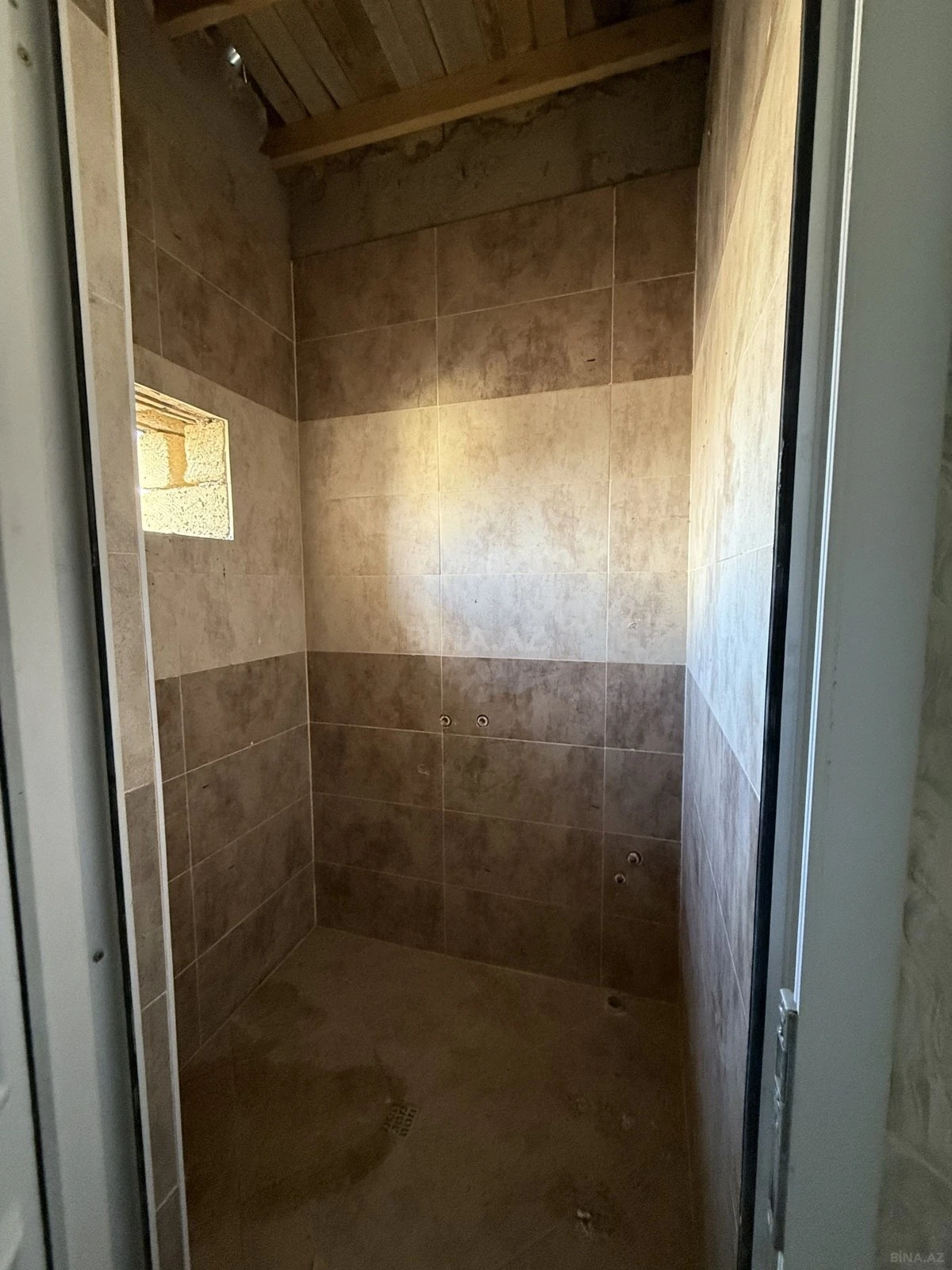 Satılır 6 otaqlı həyət evi 190 m²