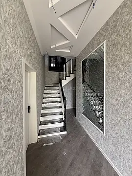 Satılır 6 otaqlı həyət evi 190 m²