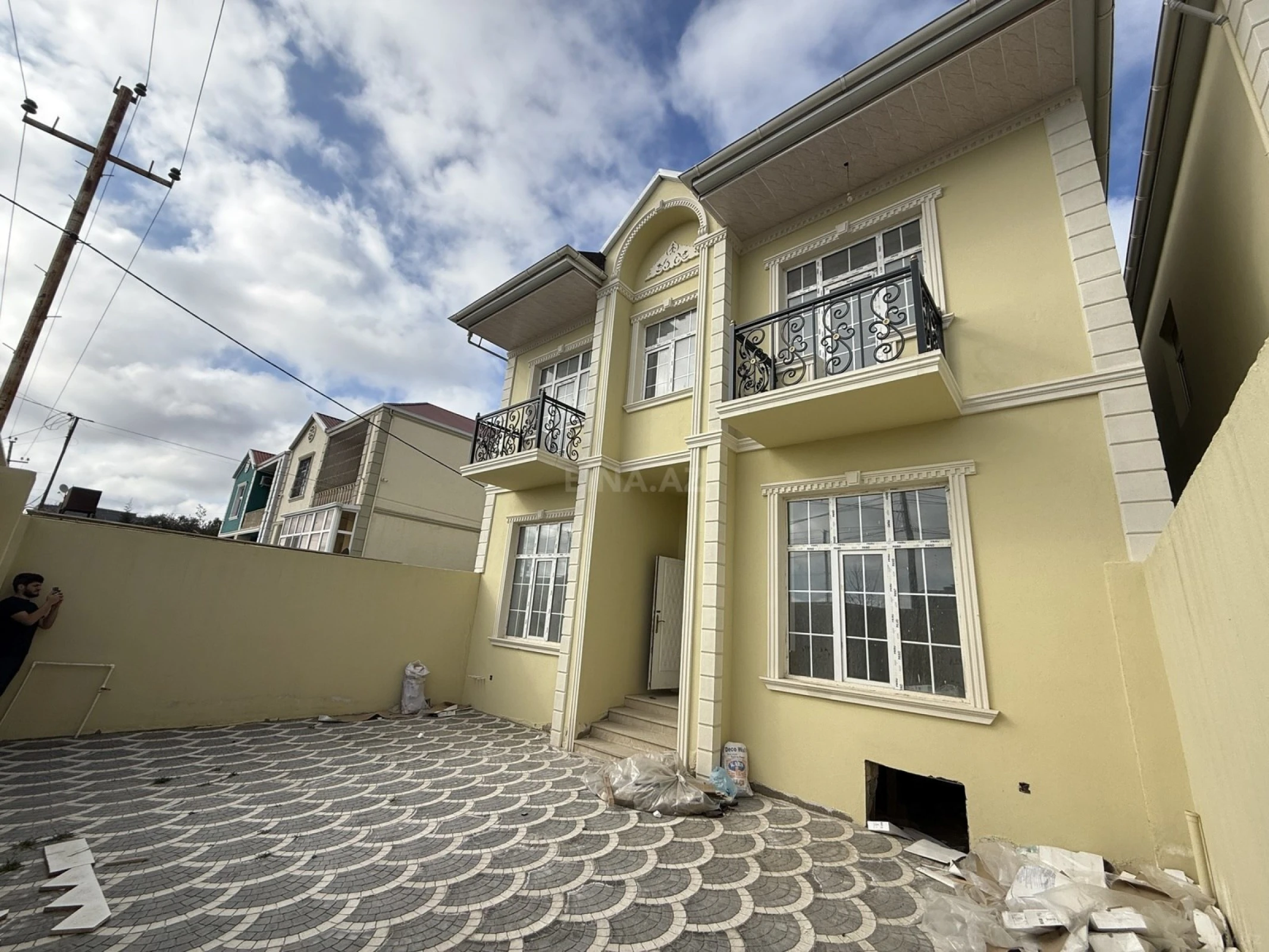 Satılır 6 otaqlı həyət evi 190 m²