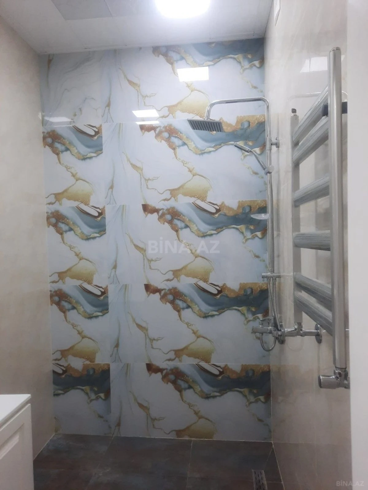 Satılır 2 otaqlı mənzil 71 m²