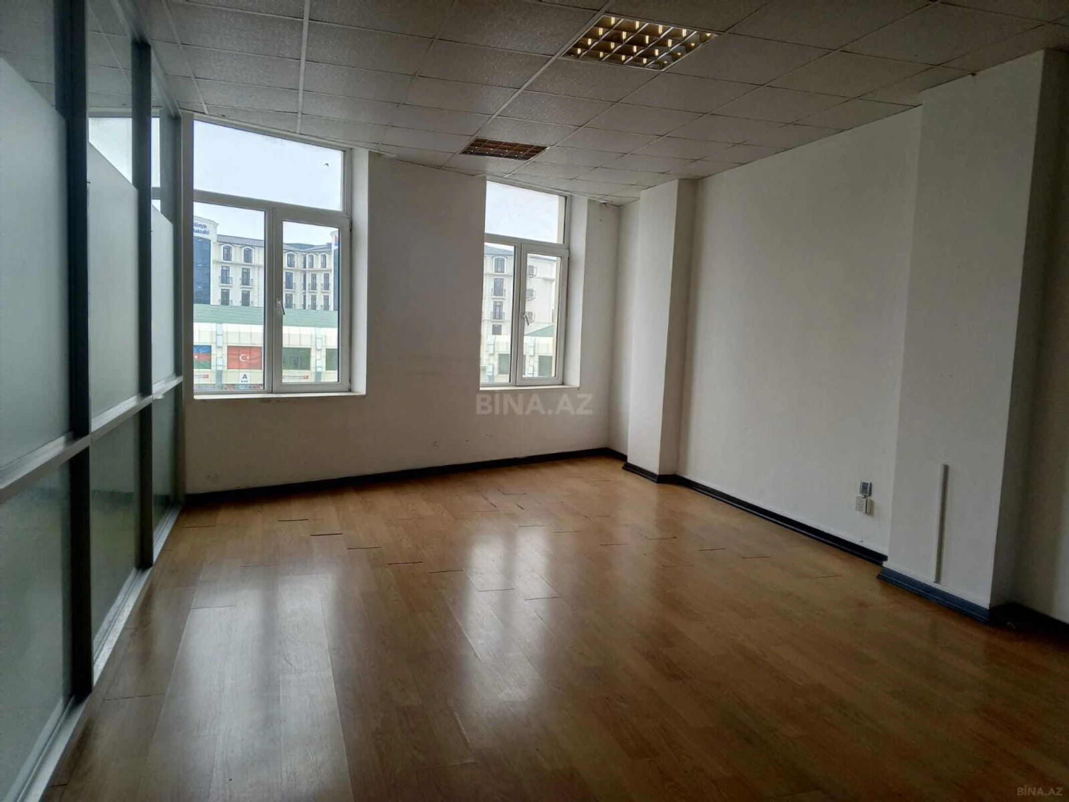 Kirayə verilir 4 otaqlı ofis 110 m²