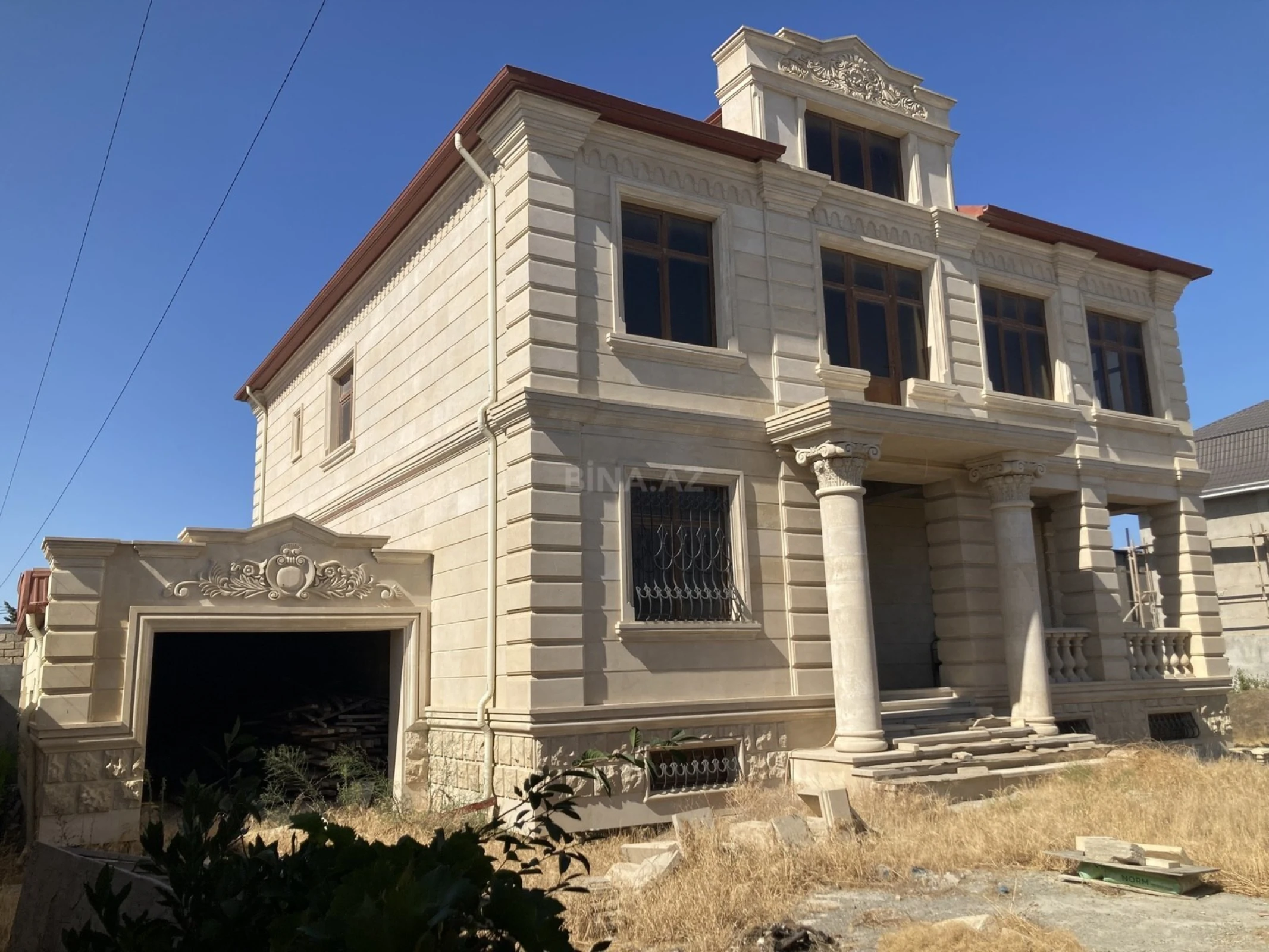 Satılır 8 otaqlı həyət evi 800 m²
