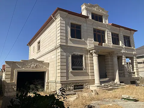 Satılır 8 otaqlı həyət evi 800 m²