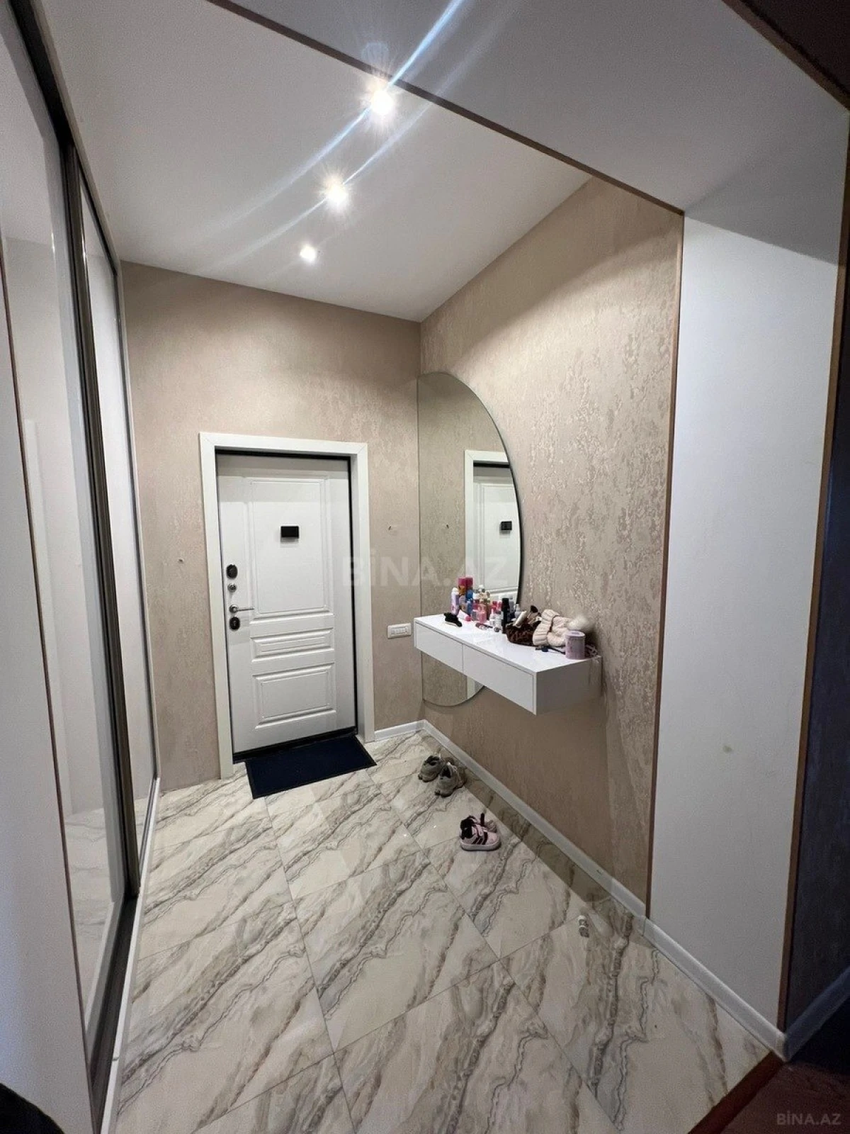 Satılır 2 otaqlı mənzil 90 m²