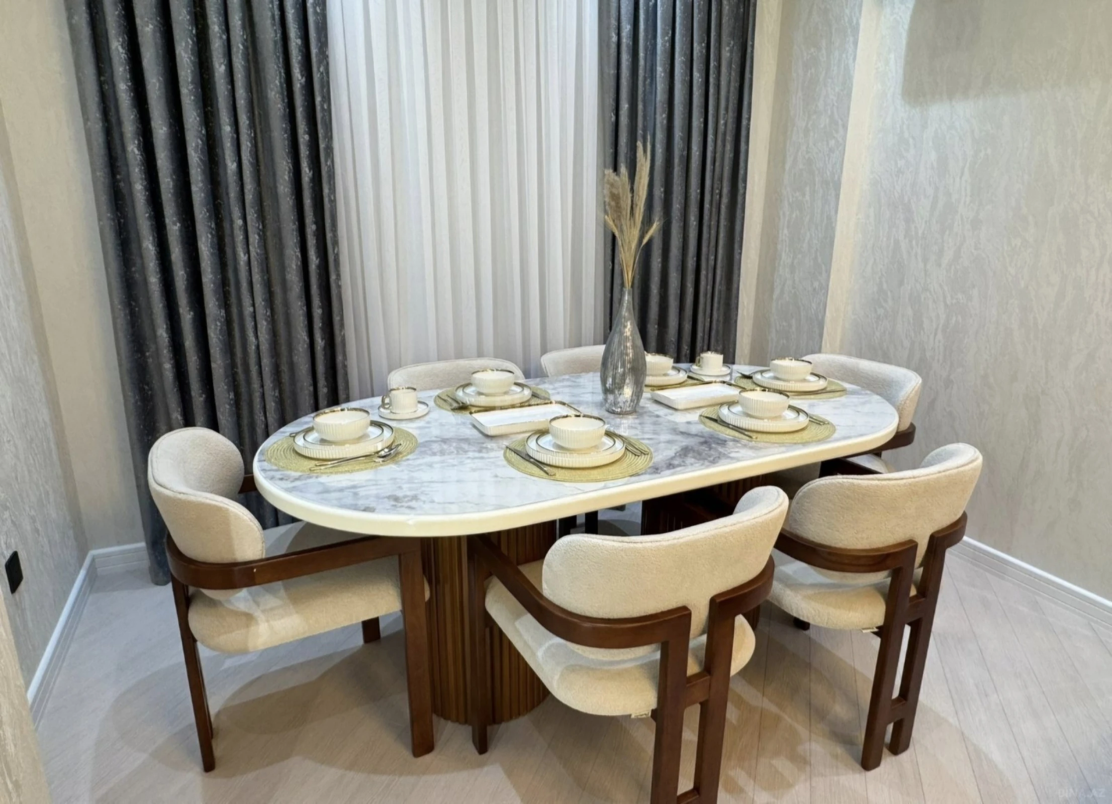 Kirayə verilir 2 otaqlı mənzil 90 m²