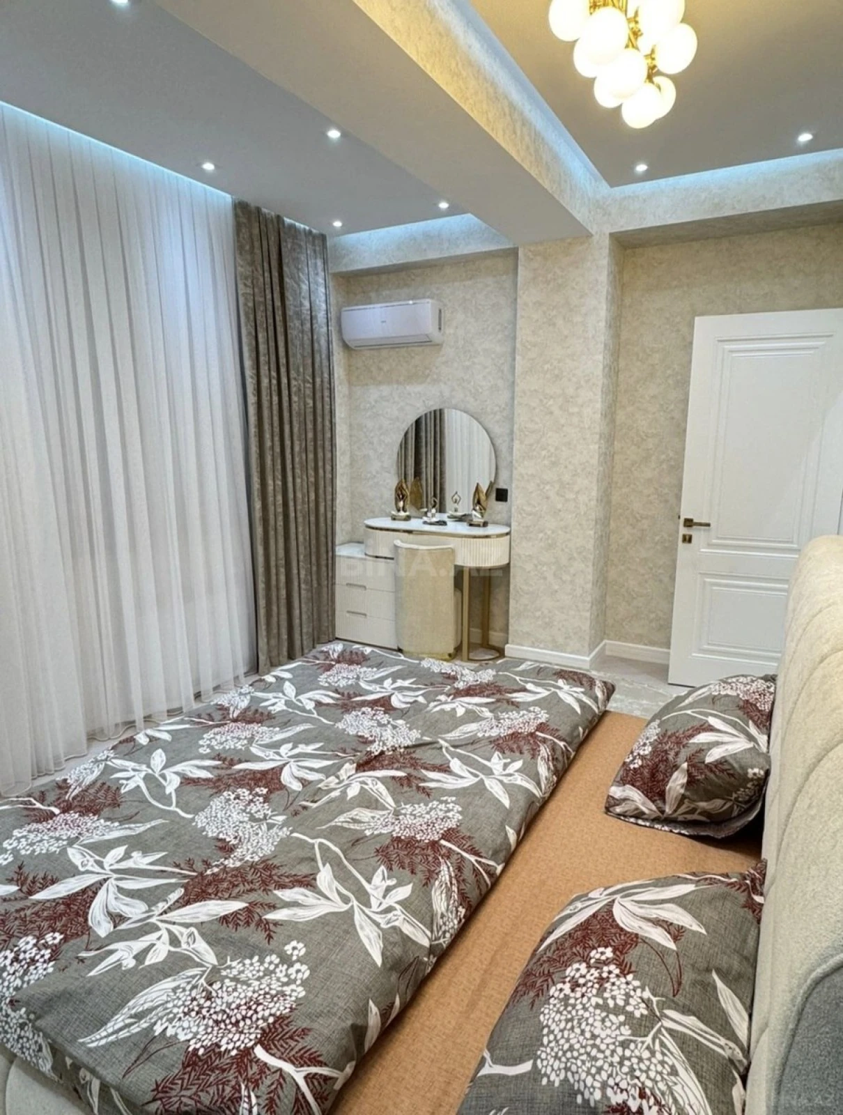 Kirayə verilir 2 otaqlı mənzil 90 m²