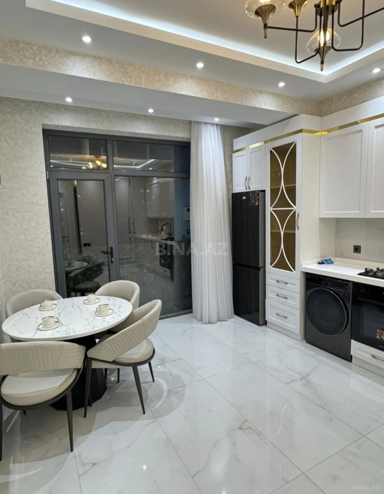 Kirayə verilir 2 otaqlı mənzil 90 m²