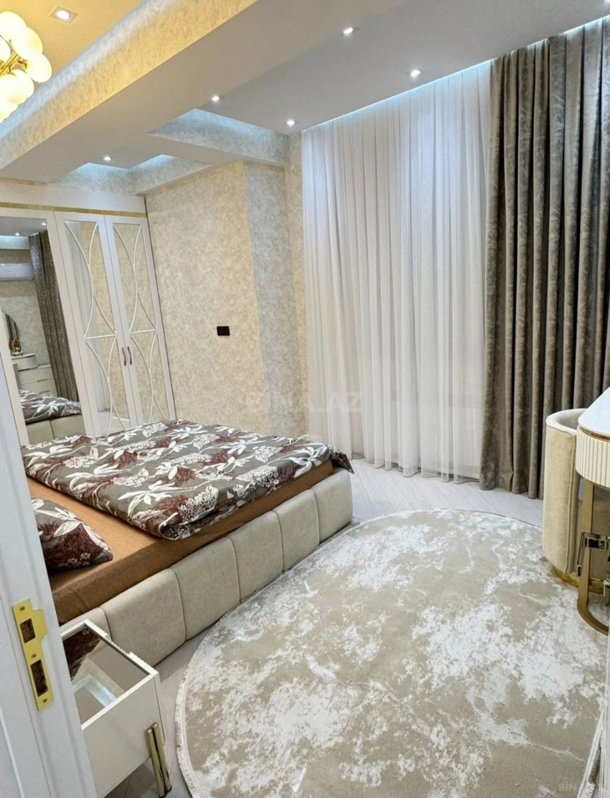 Kirayə verilir 2 otaqlı mənzil 90 m²
