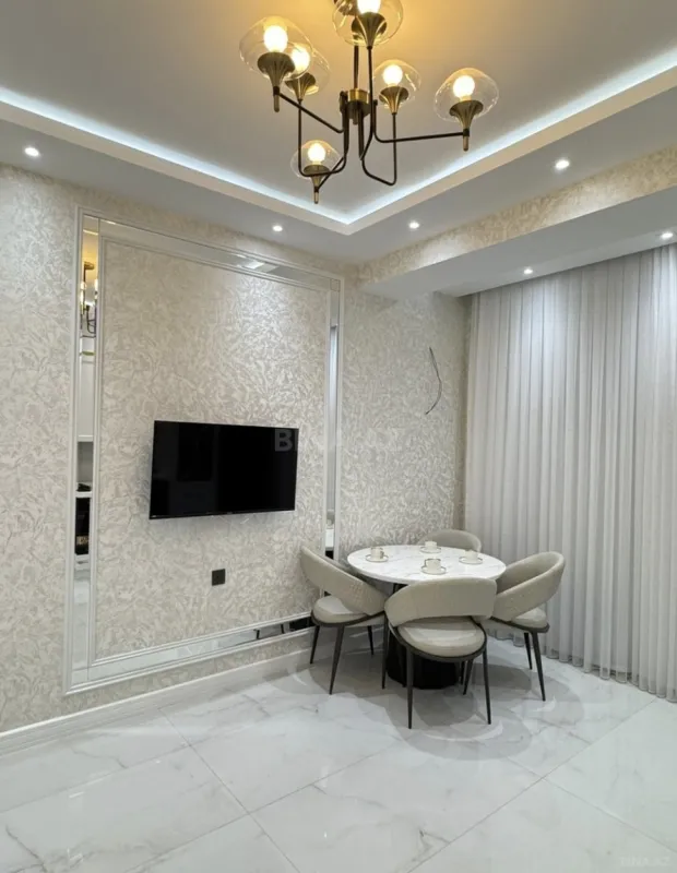 Kirayə verilir 2 otaqlı mənzil 90 m²