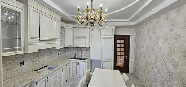 Satılır 6 otaqlı mənzil 320 m²