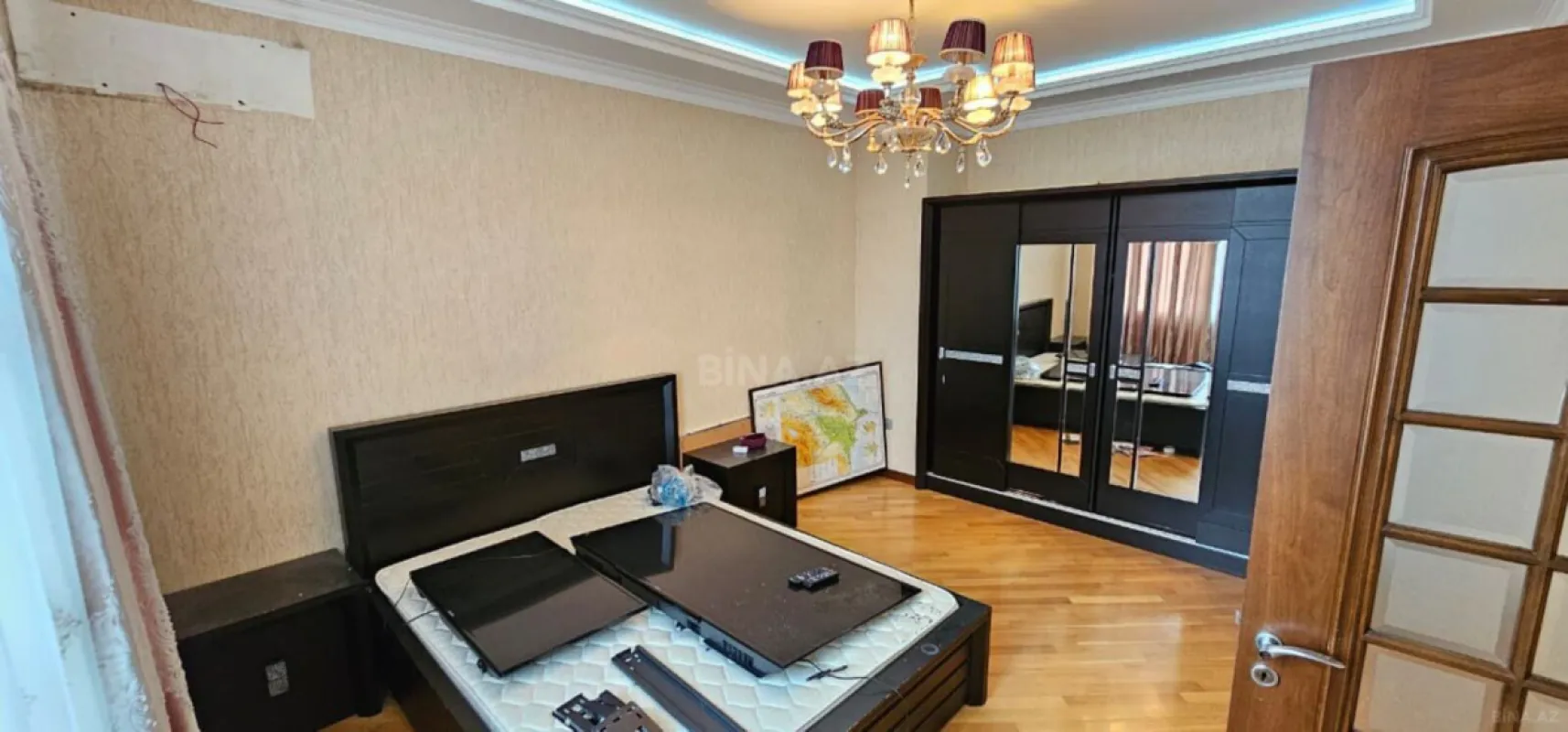 Satılır 6 otaqlı mənzil 320 m²