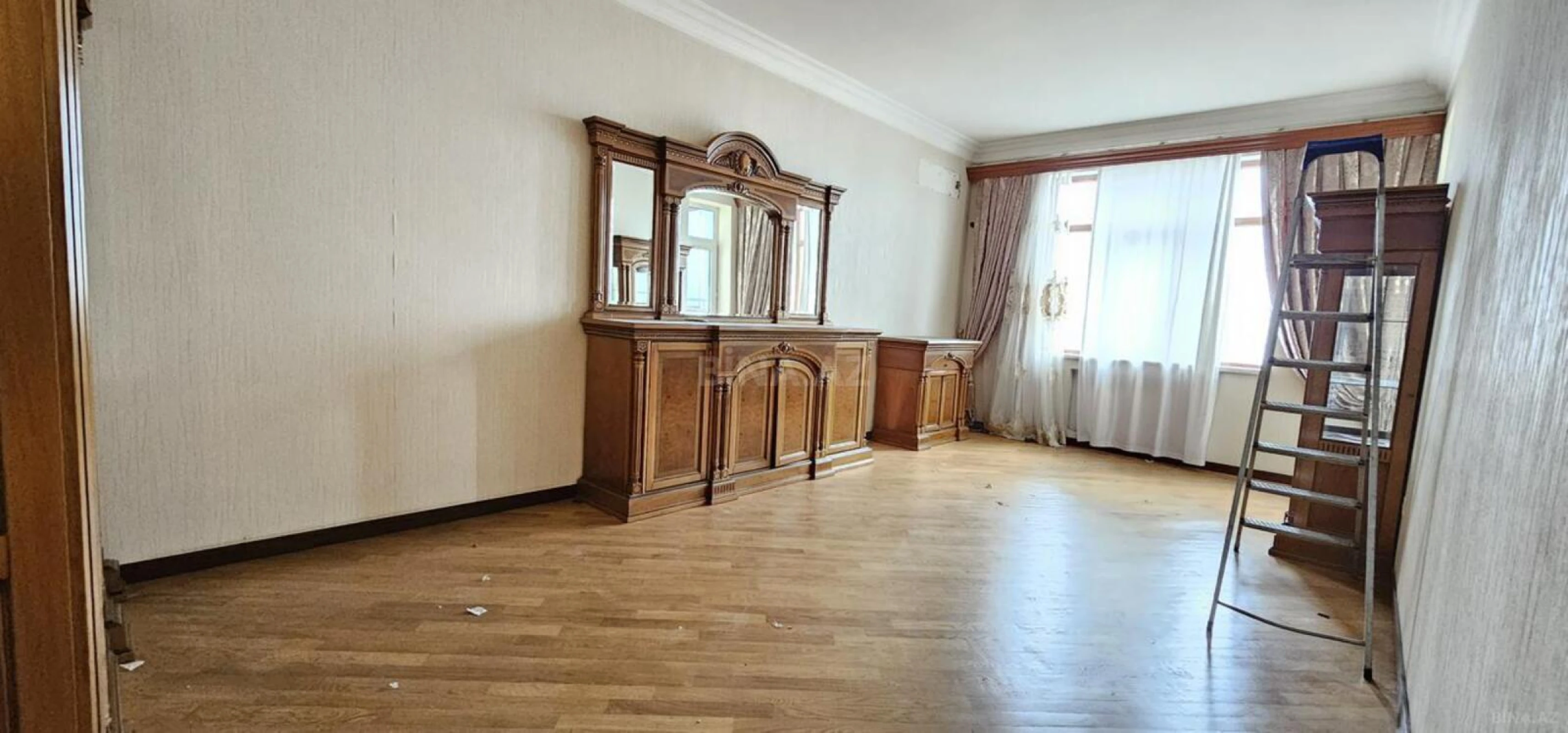 Satılır 6 otaqlı mənzil 320 m²