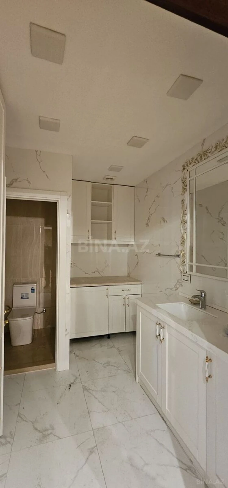 Satılır 6 otaqlı mənzil 320 m²