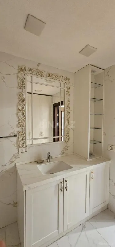 Satılır 6 otaqlı mənzil 320 m²