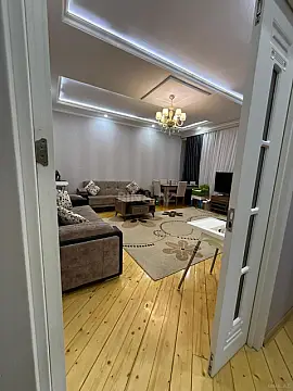 Kirayə verilir 2 otaqlı mənzil 90 m²