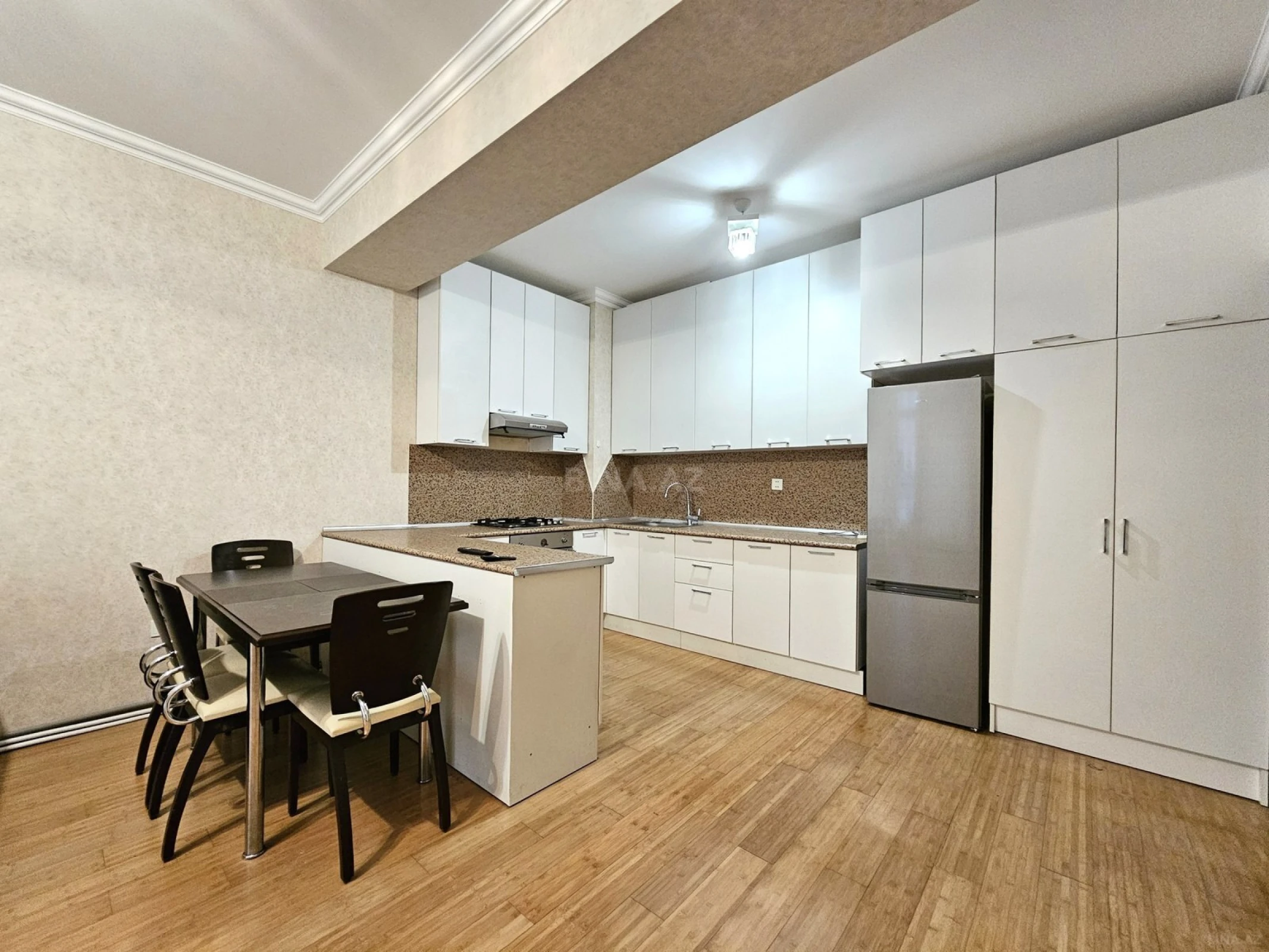 Kirayə verilir 2 otaqlı mənzil 58 m²