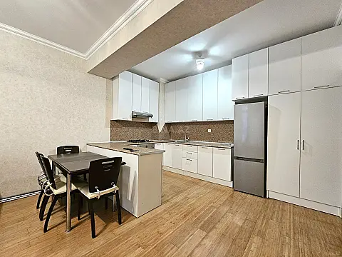 Kirayə verilir 2 otaqlı mənzil 58 m²