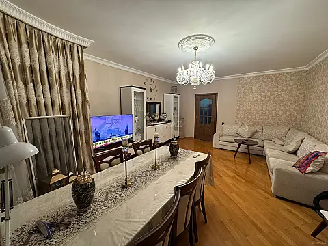 Satılır 3 otaqlı mənzil 130 m²