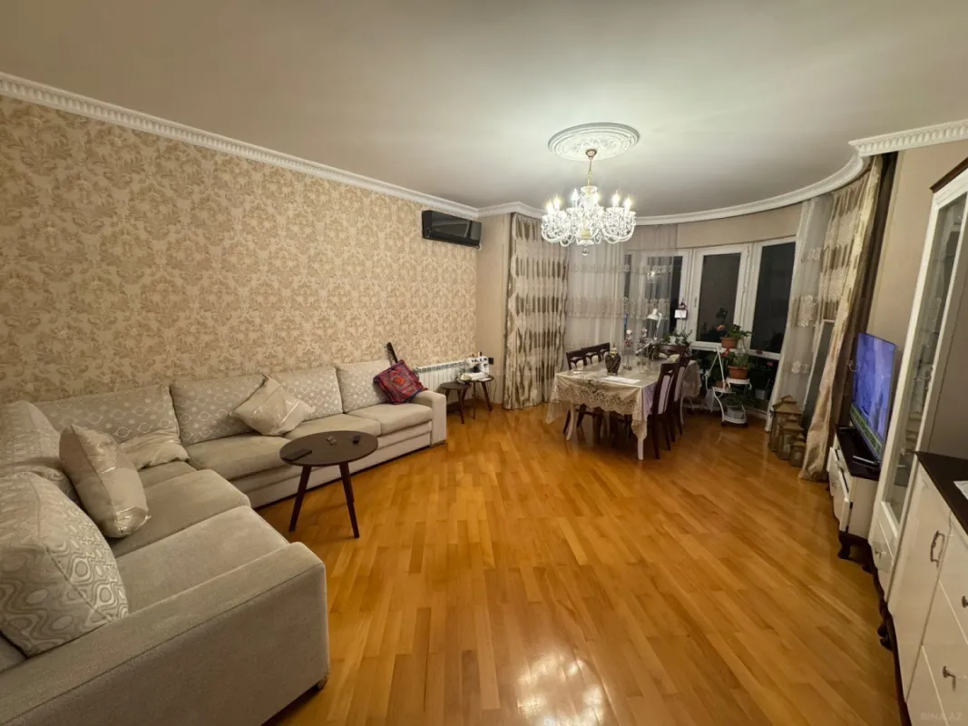 Satılır 3 otaqlı mənzil 130 m²