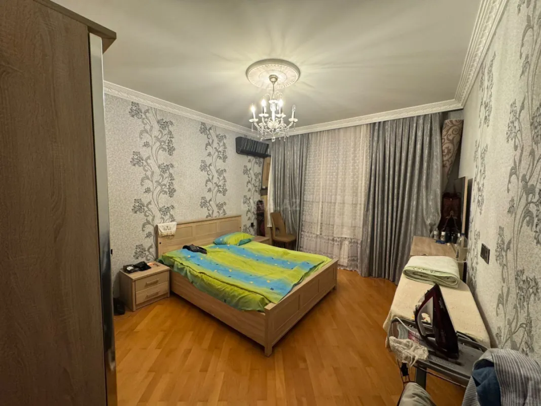 Satılır 3 otaqlı mənzil 130 m²