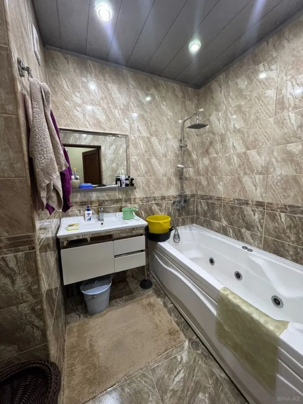 Satılır 3 otaqlı mənzil 130 m²