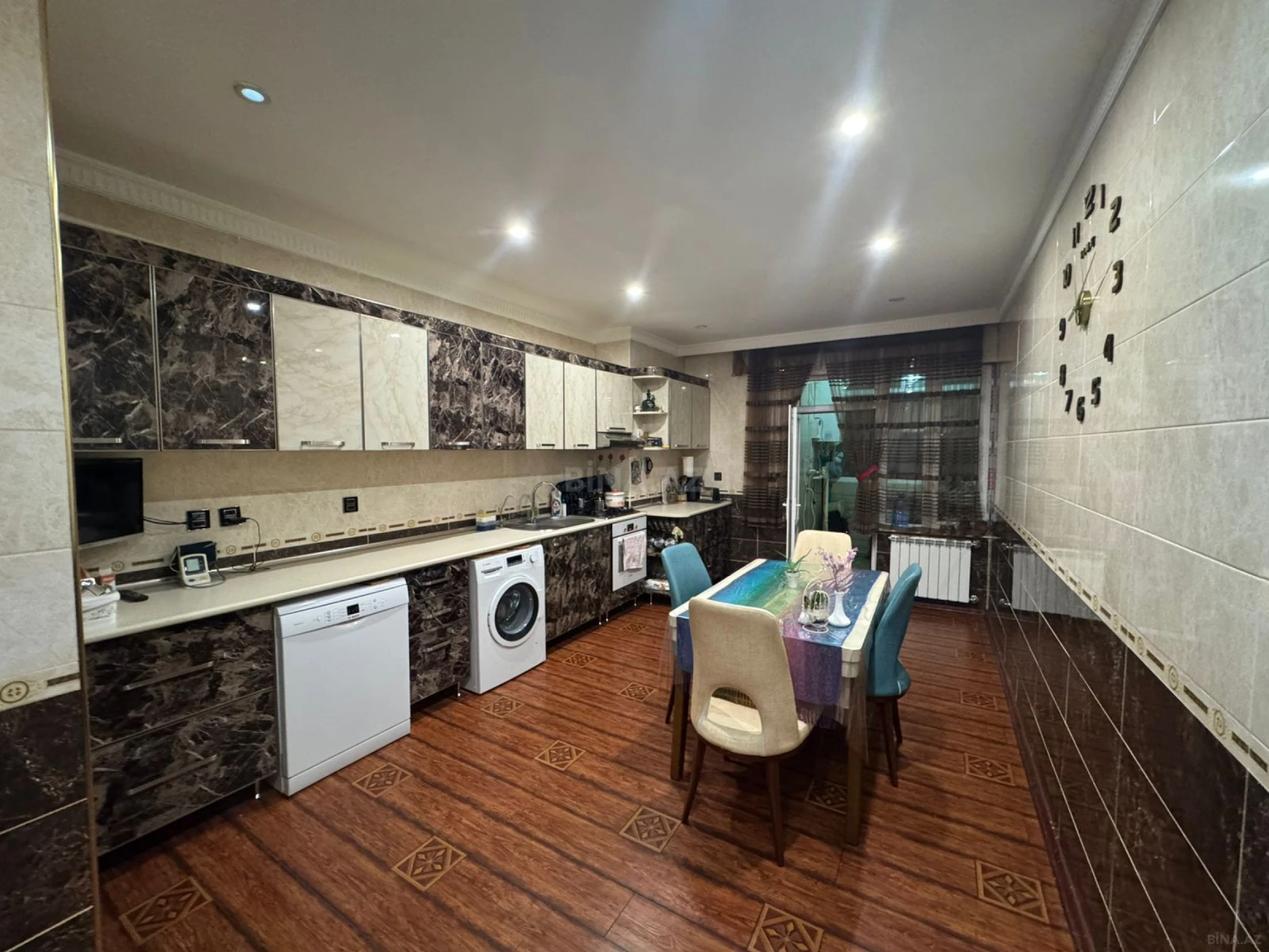 Satılır 3 otaqlı mənzil 130 m²