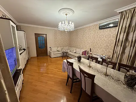 Satılır 3 otaqlı mənzil 130 m²