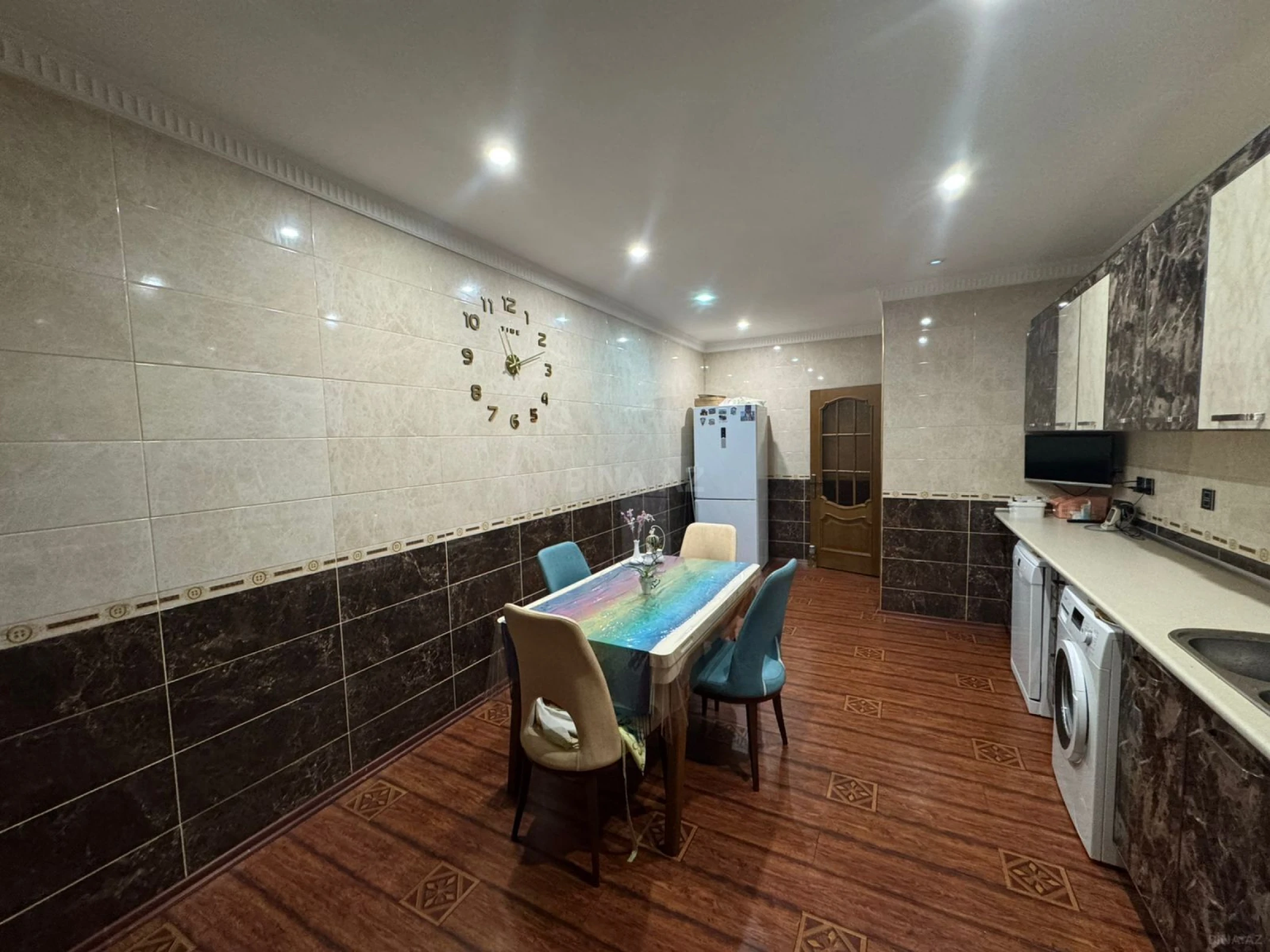 Satılır 3 otaqlı mənzil 130 m²