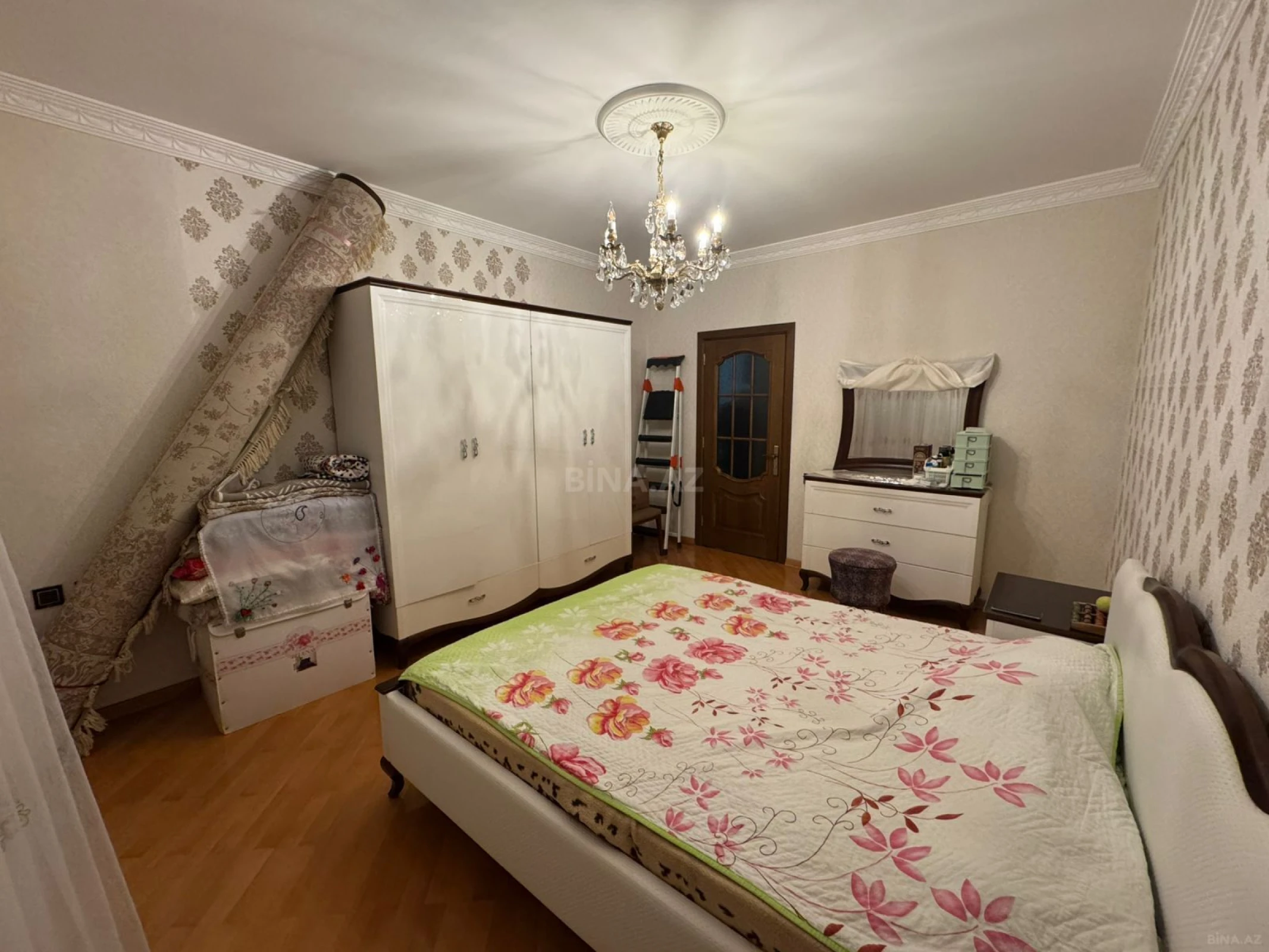 Satılır 3 otaqlı mənzil 130 m²