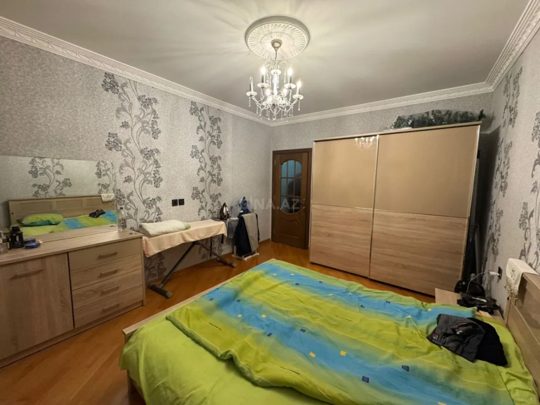 Satılır 3 otaqlı mənzil 130 m²