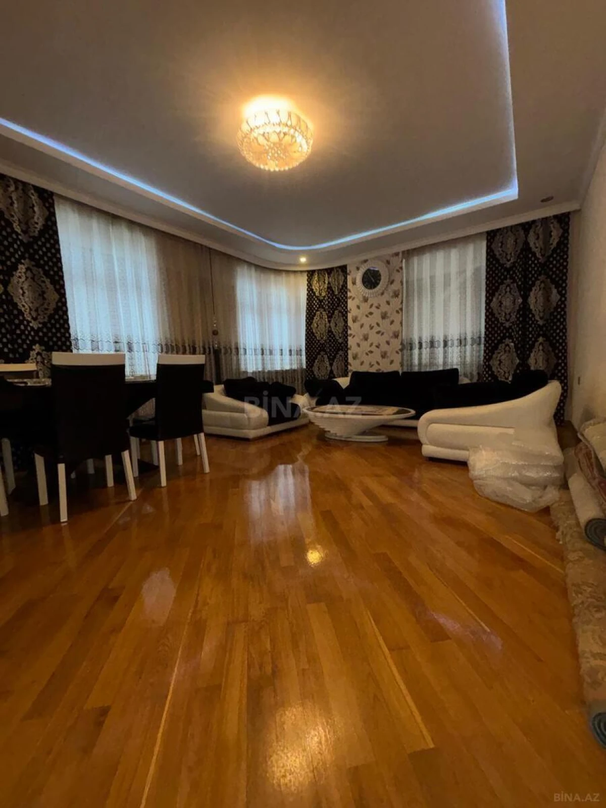 Satılır 2 otaqlı mənzil 92 m²