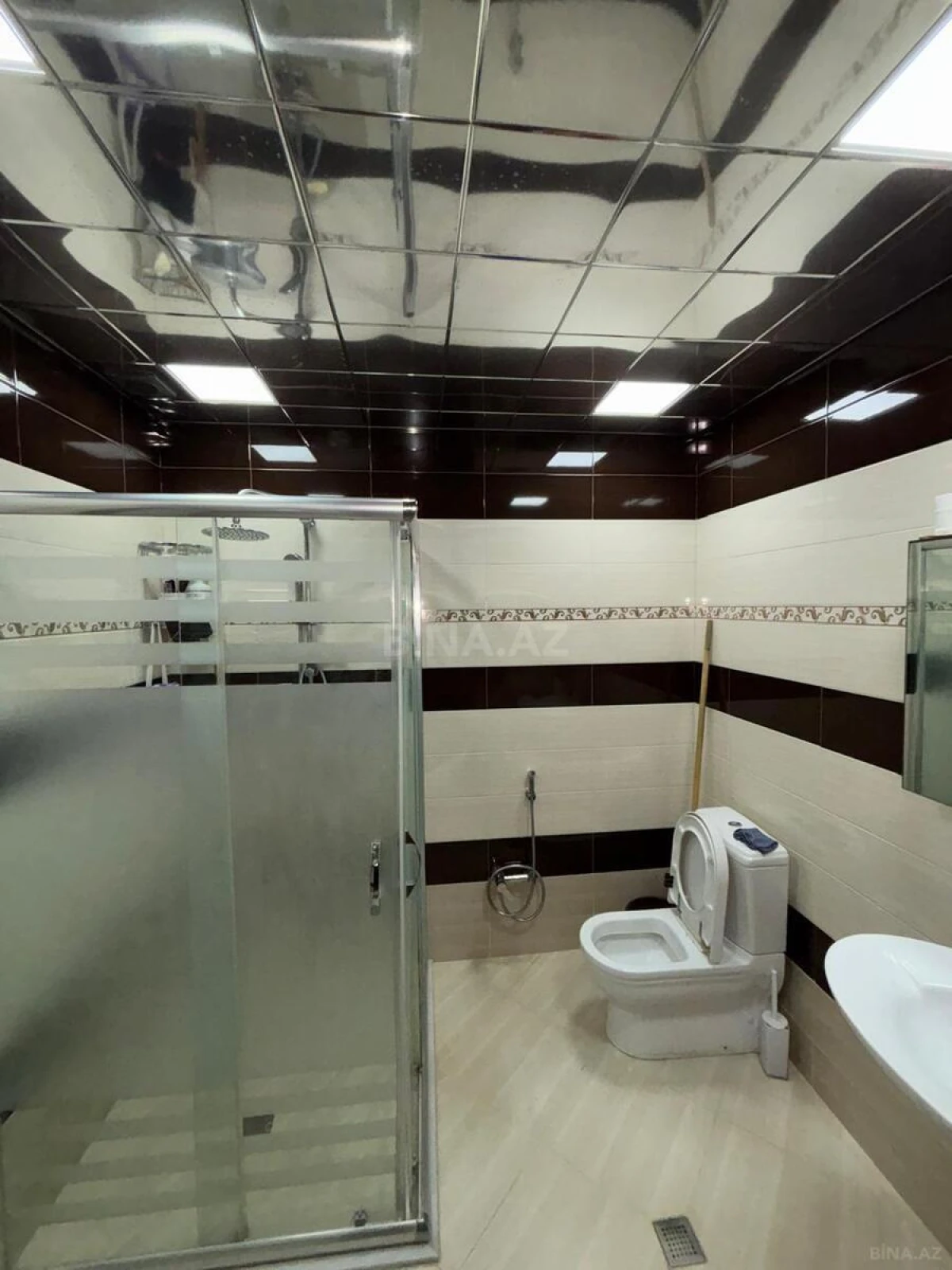 Satılır 2 otaqlı mənzil 92 m²