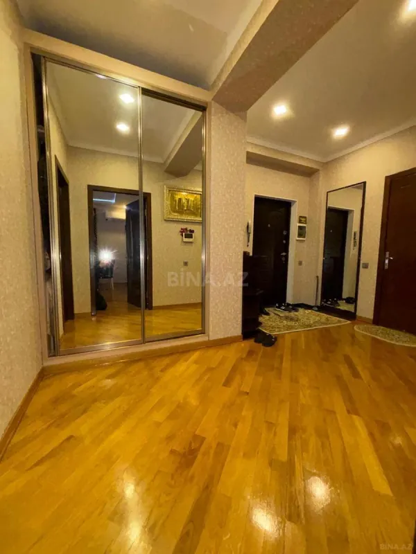 Satılır 2 otaqlı mənzil 92 m²