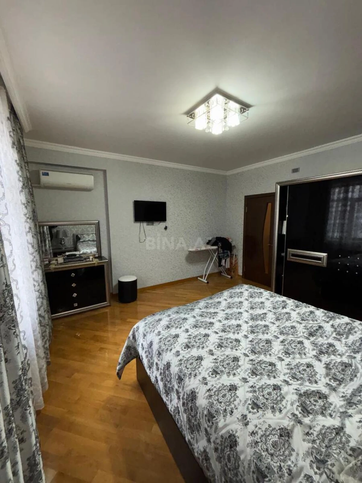 Satılır 2 otaqlı mənzil 92 m²
