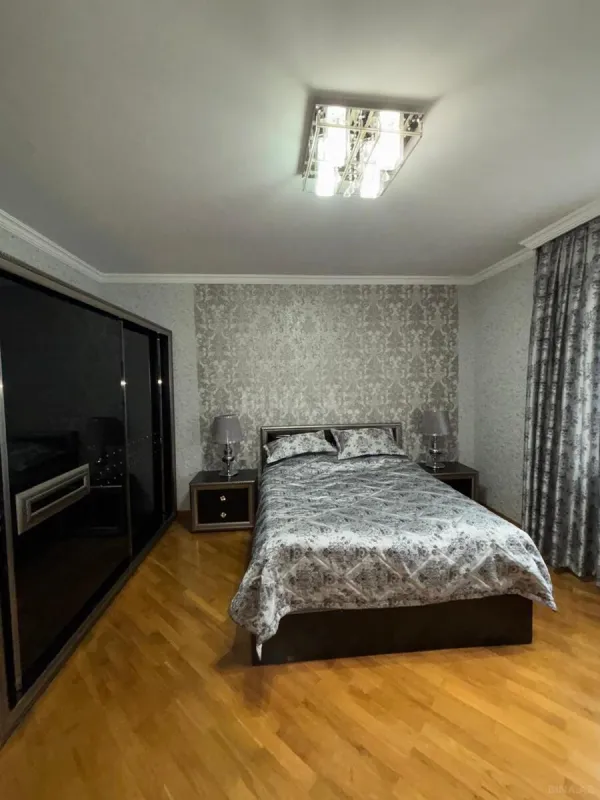 Satılır 2 otaqlı mənzil 92 m²