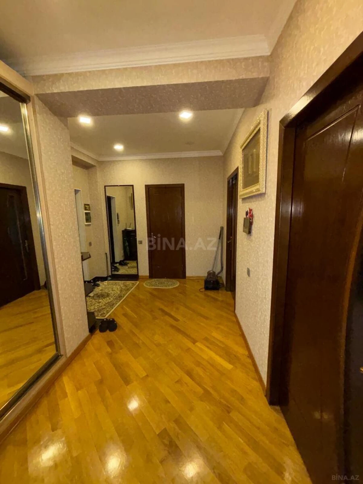 Satılır 2 otaqlı mənzil 92 m²