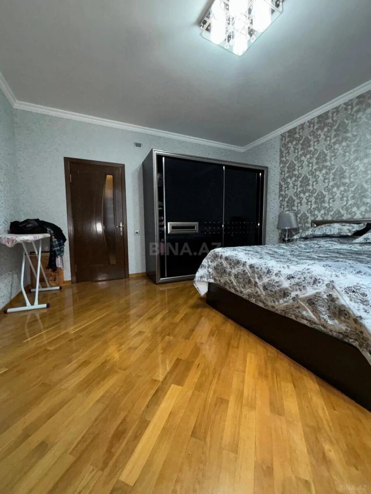 Satılır 2 otaqlı mənzil 92 m²