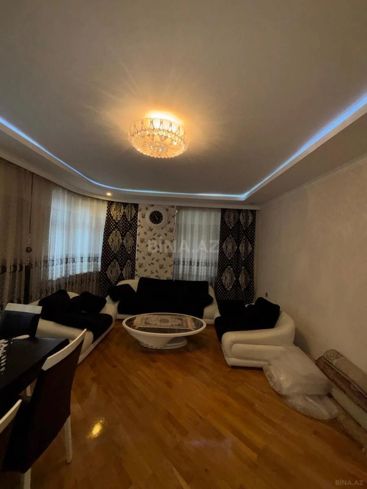 Satılır 2 otaqlı mənzil 92 m²