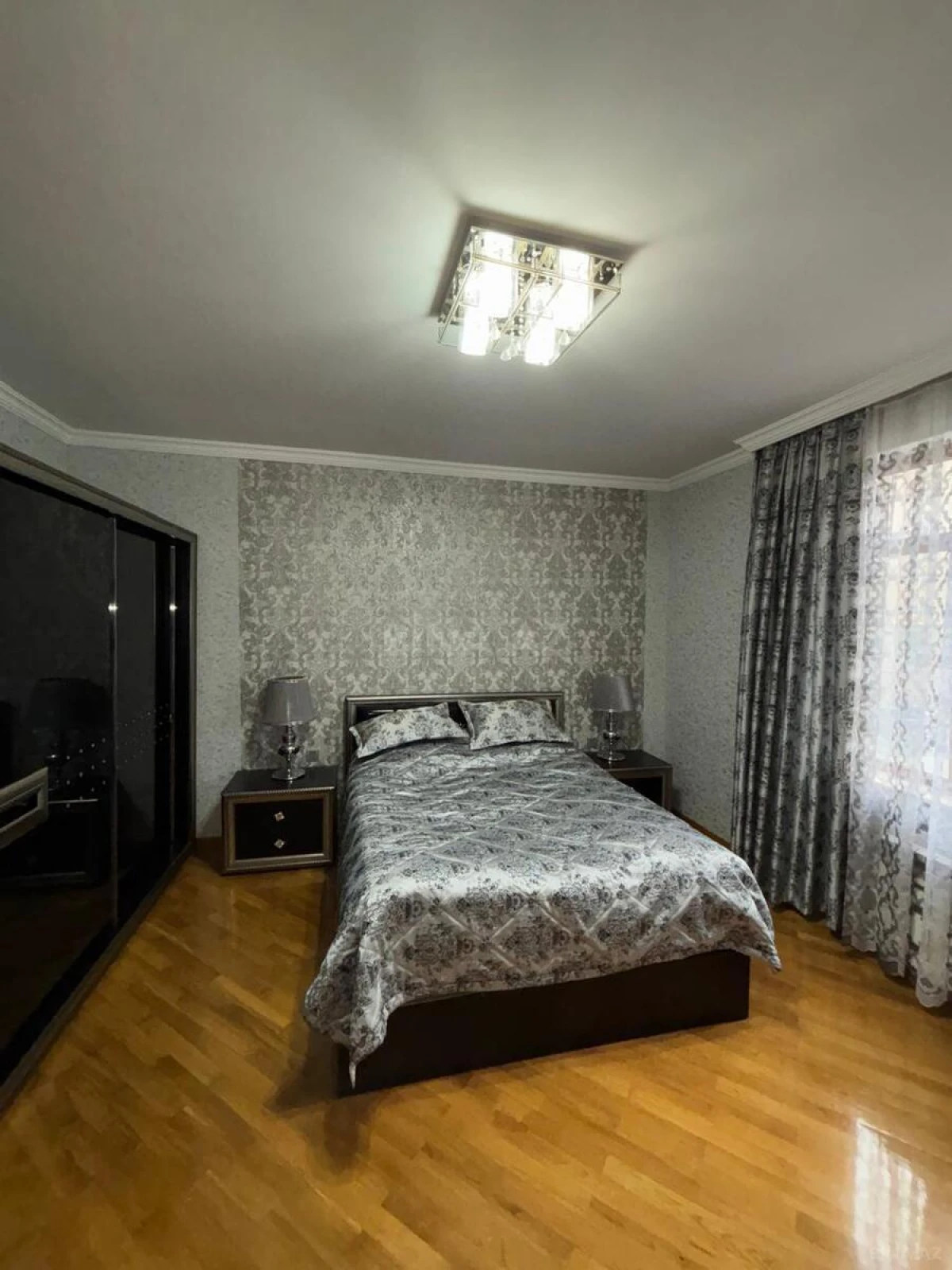 Satılır 2 otaqlı mənzil 92 m²