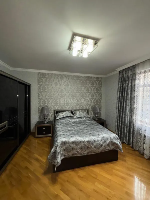 Satılır 2 otaqlı mənzil 92 m²