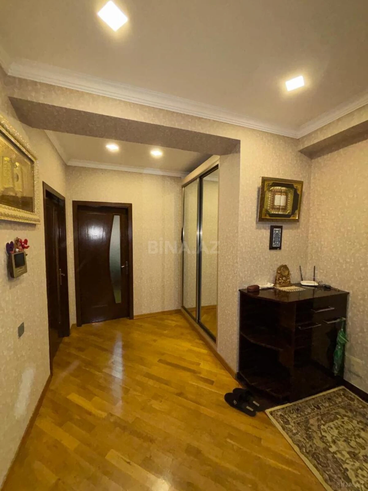 Satılır 2 otaqlı mənzil 92 m²
