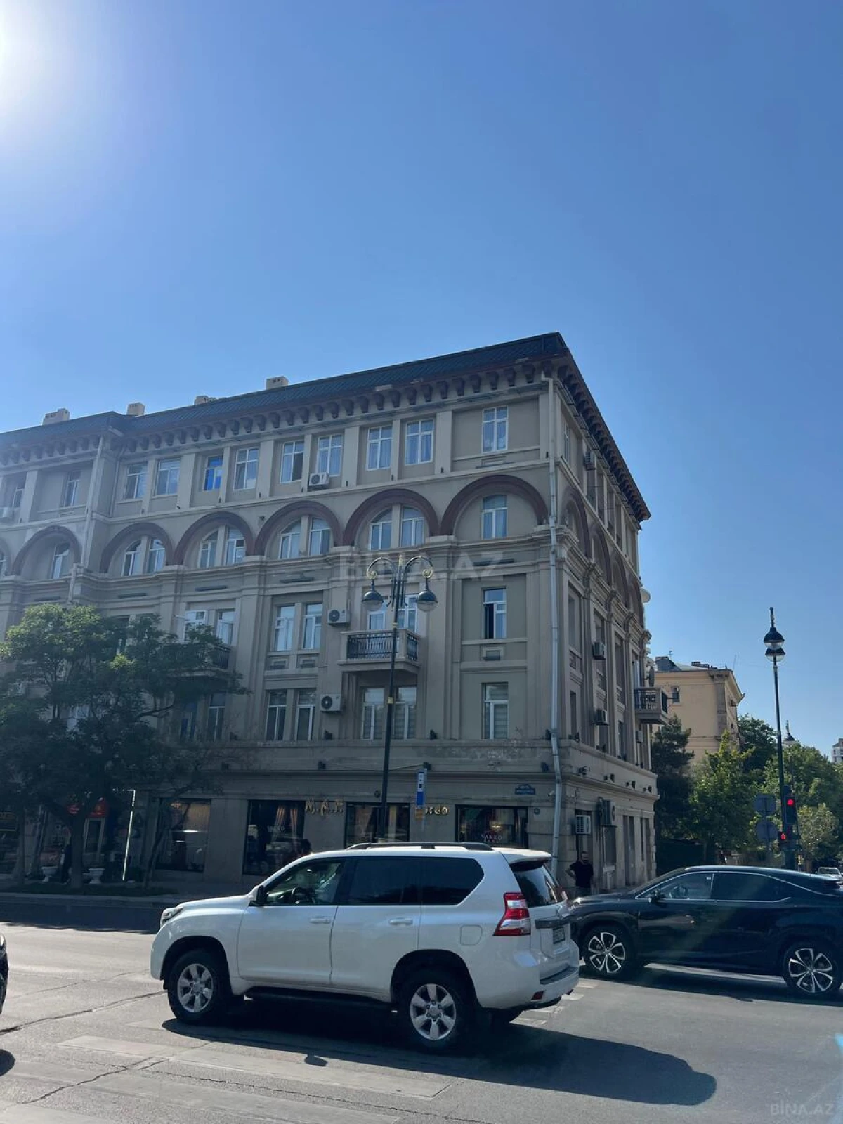 Satılır 3 otaqlı mənzil 105 m²