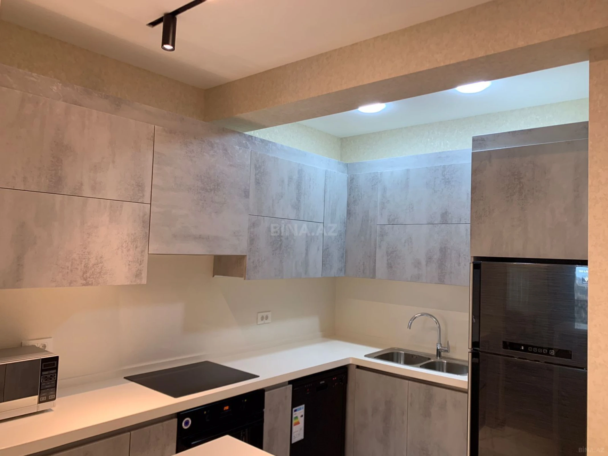 Kirayə verilir 2 otaqlı mənzil 100 m²