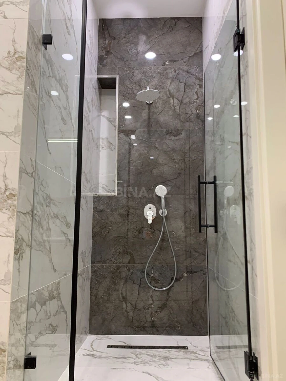 Kirayə verilir 2 otaqlı mənzil 100 m²