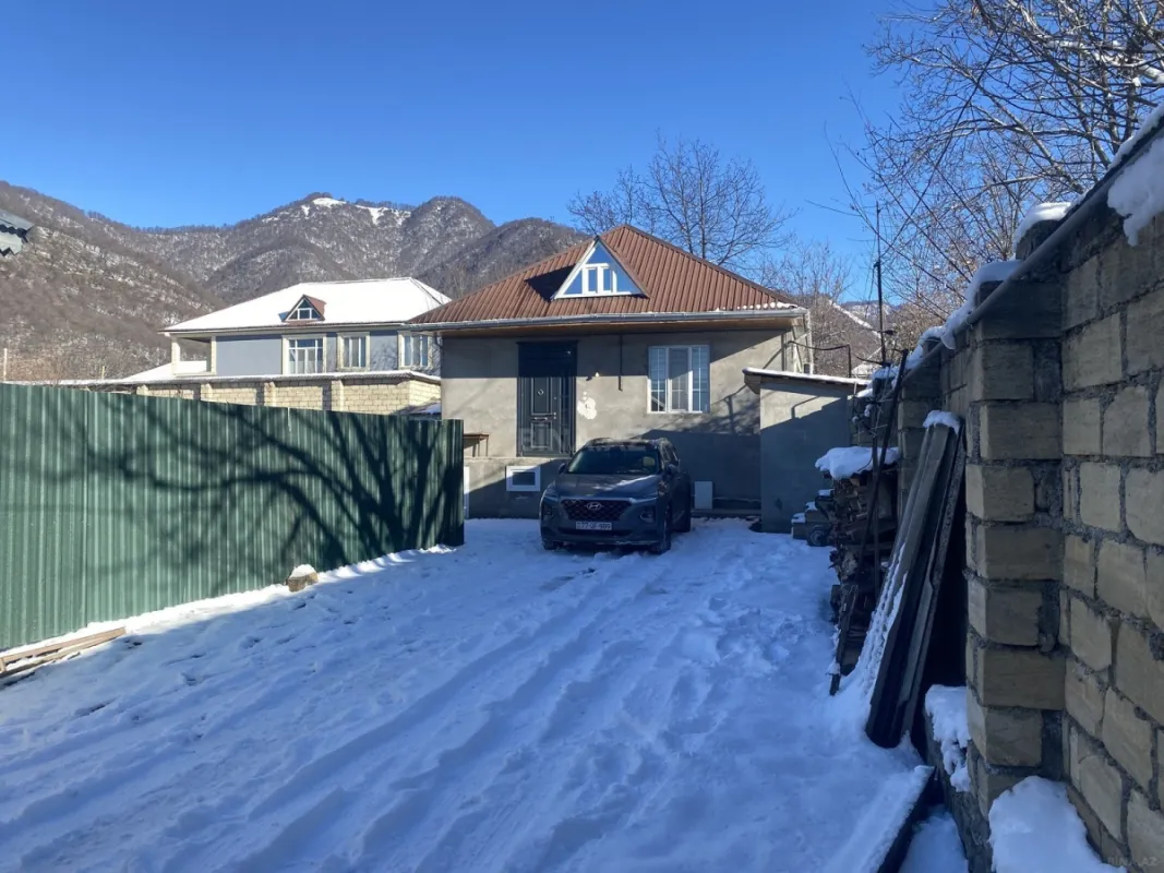 Satılır 5 otaqlı həyət evi 100 m²