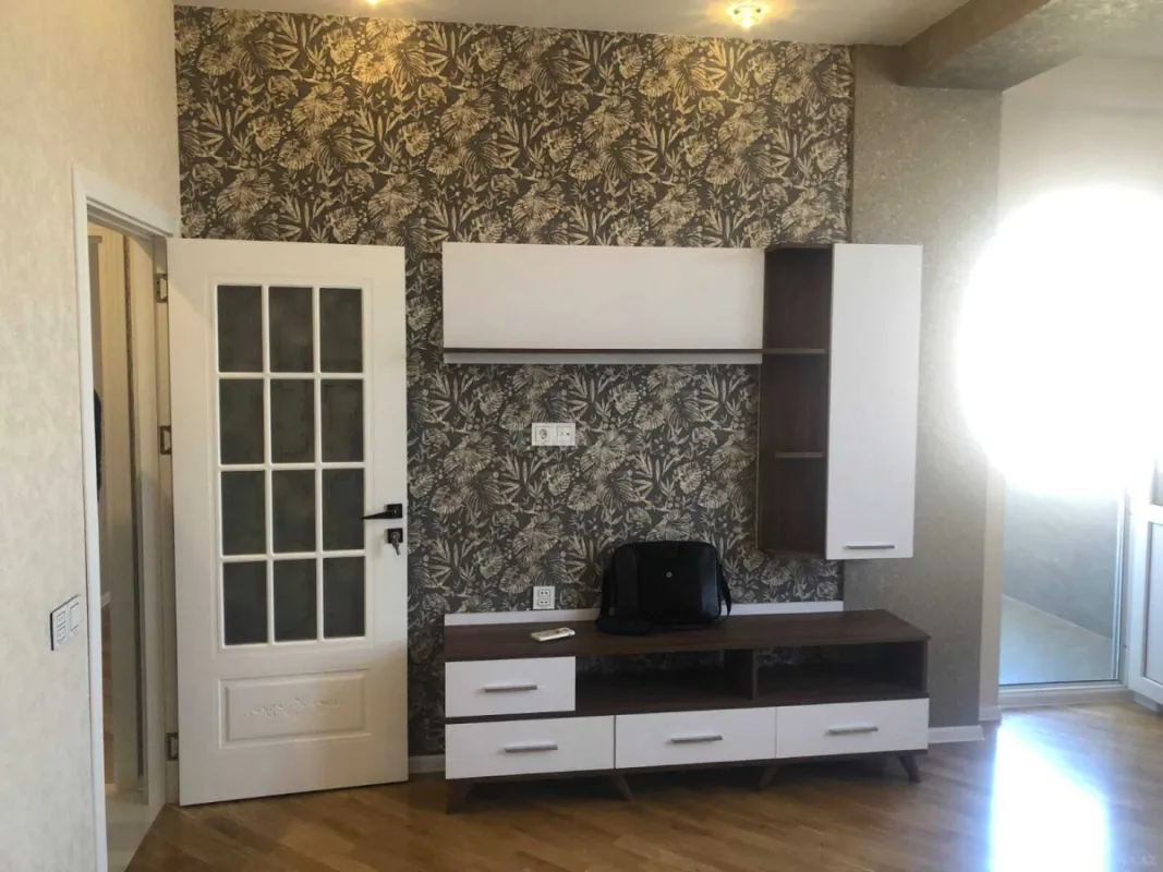 Kirayə verilir 2 otaqlı mənzil 65 m²