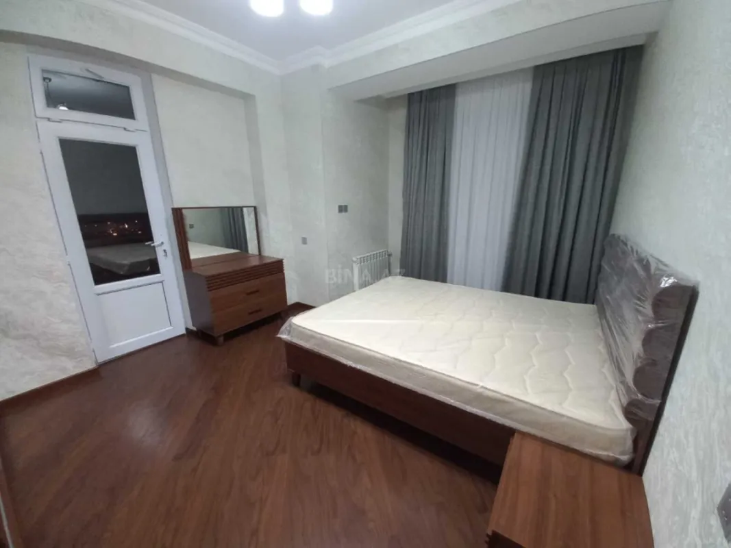 Kirayə verilir 3 otaqlı mənzil 130 m²
