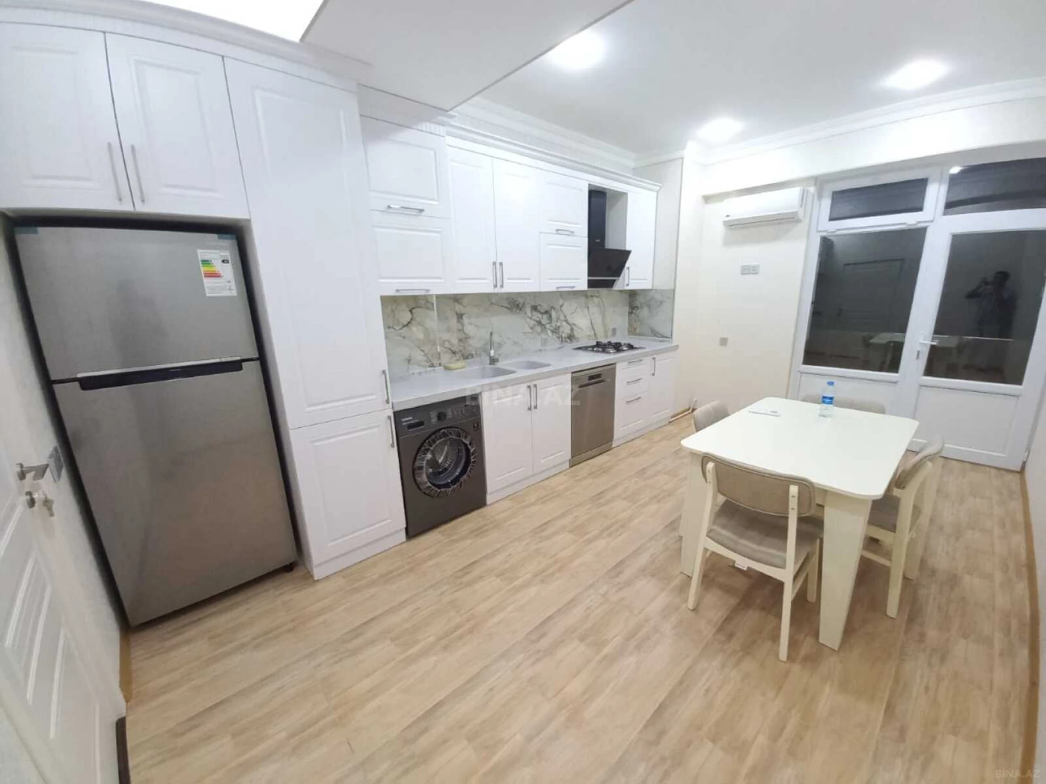 Kirayə verilir 3 otaqlı mənzil 130 m²