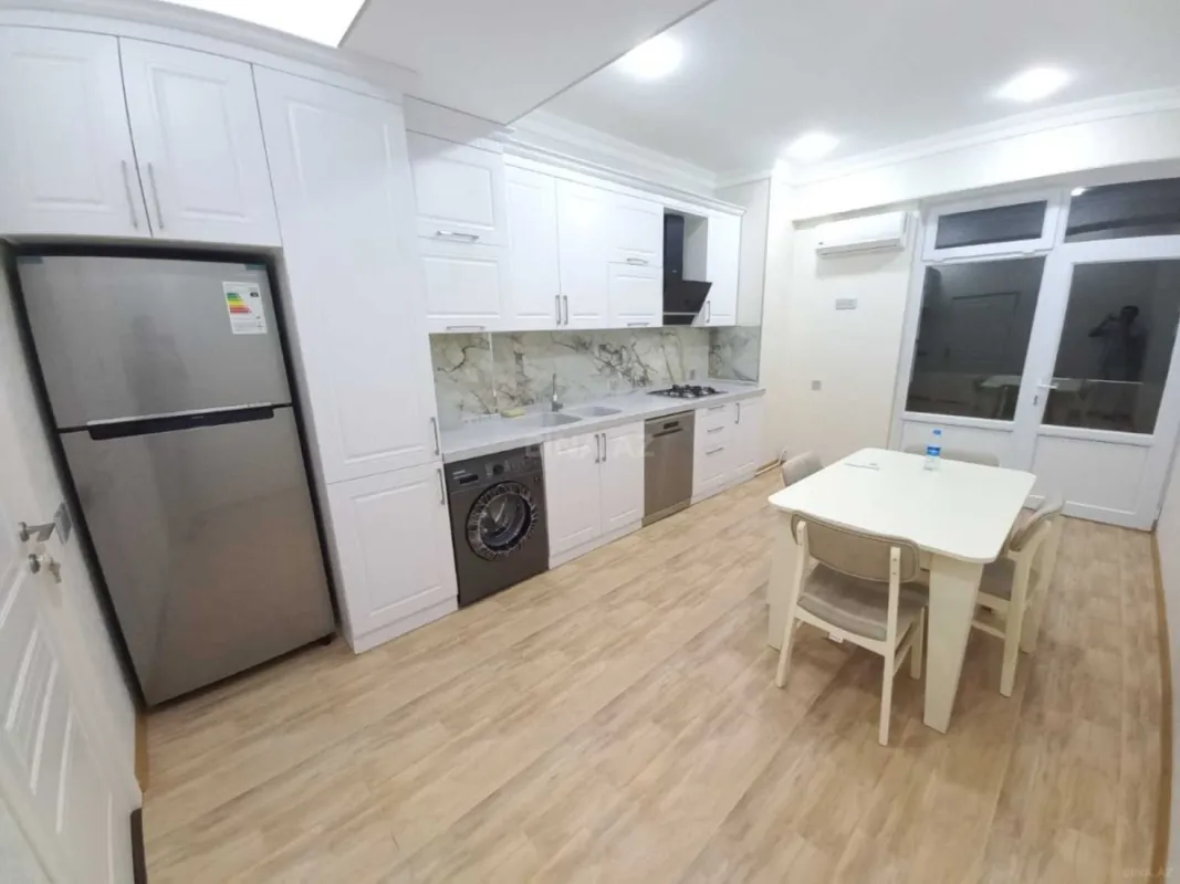 Kirayə verilir 3 otaqlı mənzil 130 m²