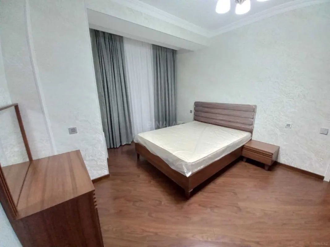 Kirayə verilir 3 otaqlı mənzil 130 m²